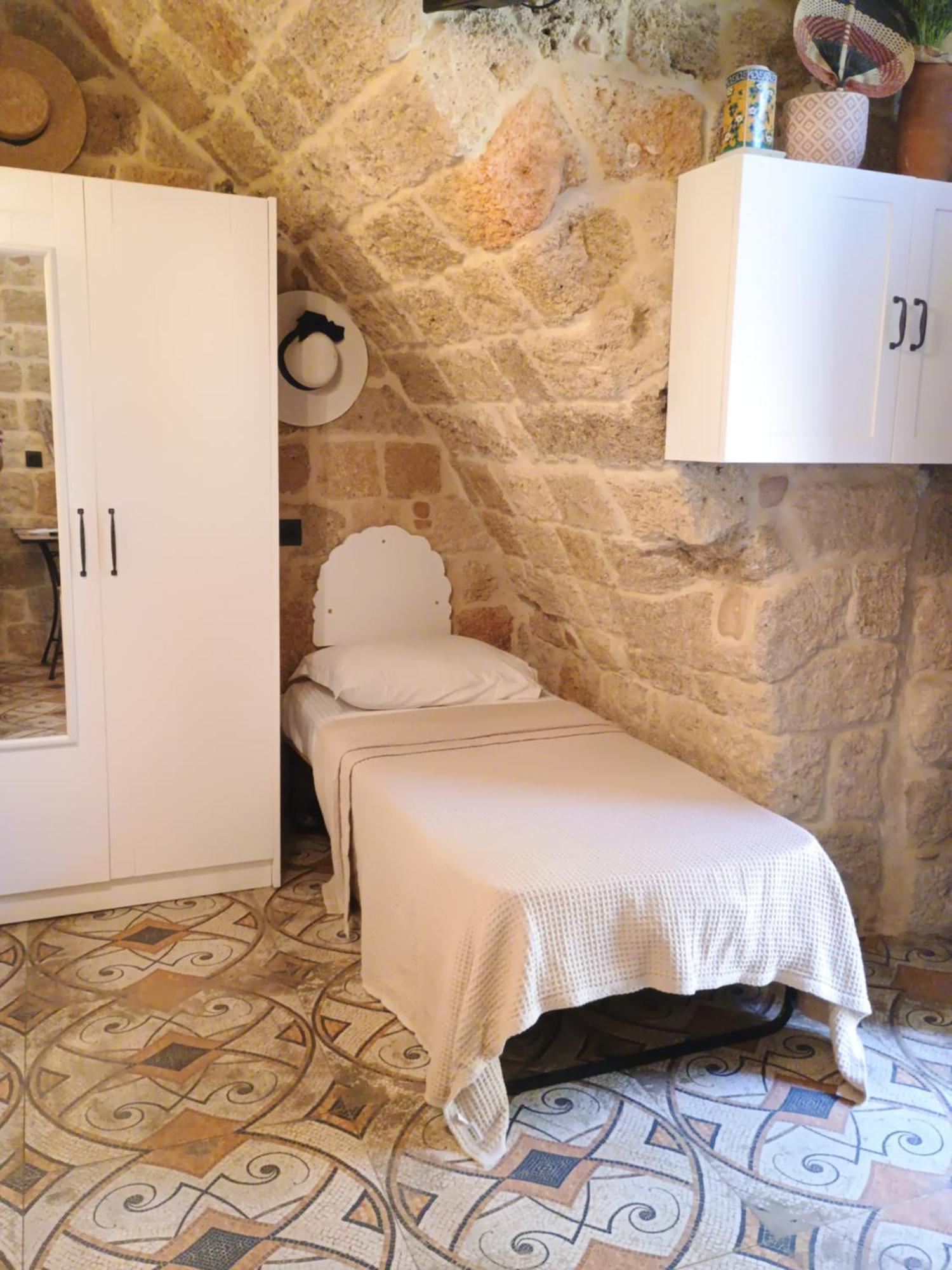 Stone Cave Suite Rhodes City 외부 사진